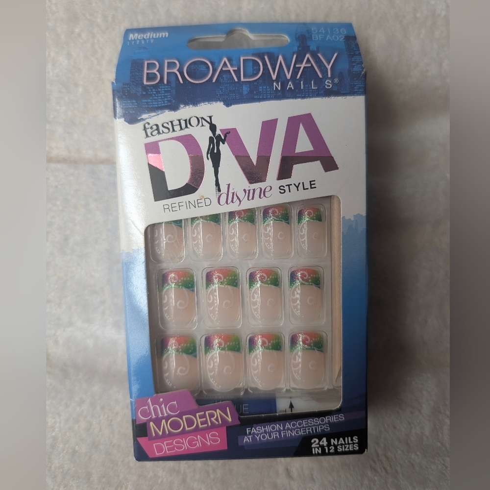 Broadway Nails Fashion Diva Medium Length Glue On Nails New